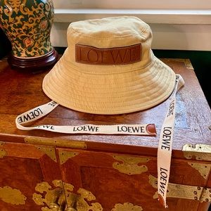 Fisherman bucket hat with brand logo